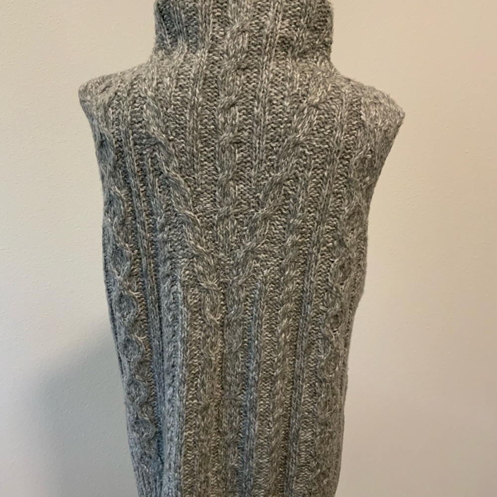 Topshop Sweater Vest - knitted crew cable vest - Grey - Picture 3 of 3